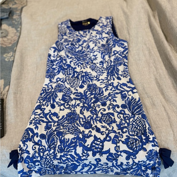 Lilly Pulitzer Dresses & Skirts - Lilly Pulitzer Blue and White Floral Mini Dress